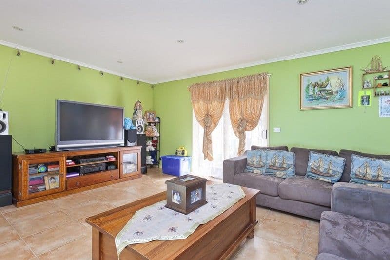 12 Vinen Road, SCORESBY VIC 3179, Scoresby - Thumbnail 2
