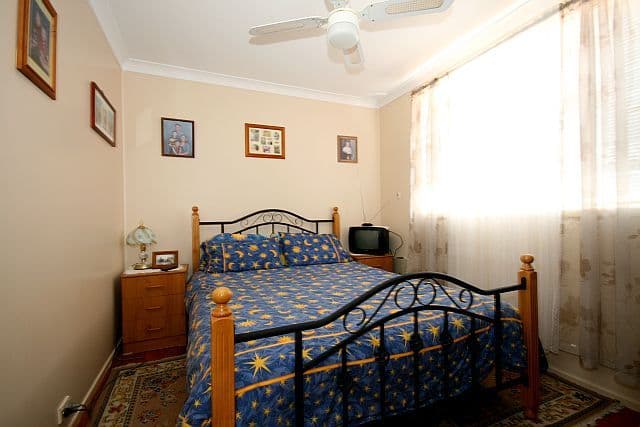 66 Caroline Crescent, GEORGES HALL NSW 2198, Georges Hall - Thumbnail 4