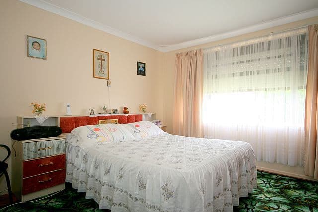 66 Caroline Crescent, GEORGES HALL NSW 2198, Georges Hall - Thumbnail 2