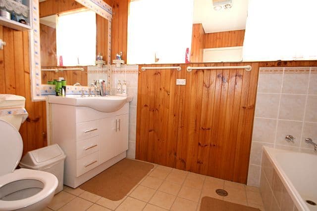 66 Caroline Crescent, GEORGES HALL NSW 2198, Georges Hall - Thumbnail 3