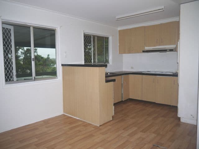 7 Pinewood Street, CRESTMEAD QLD 4132, Crestmead - Thumbnail 2