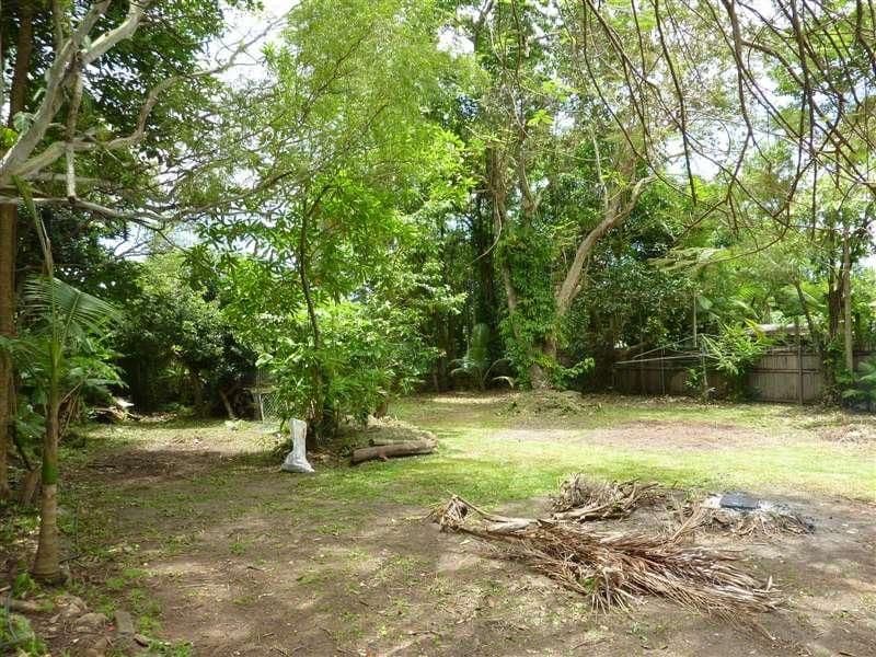 48 MacIlwraith Street, MANOORA QLD 4870, Manoora - Thumbnail 2