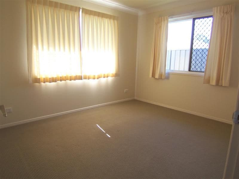 33 Willowburn Drive, ROCKVILLE QLD 4350, Rockville - Thumbnail 6