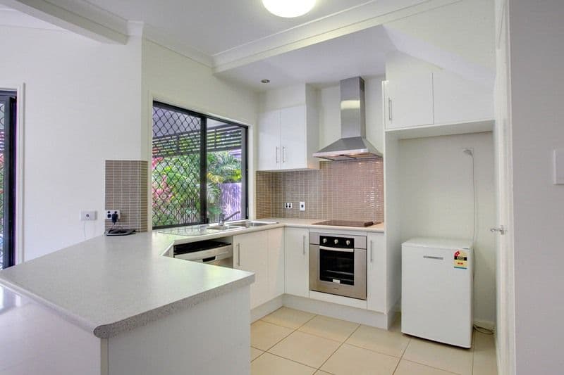 10 O'Connor Street, ROSSLEA QLD 4812, Rosslea - Thumbnail 3