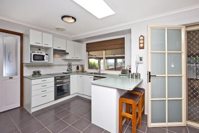 4 Exford Avenue, MACQUARIE HILLS NSW 2285, Macquarie Hills - Thumbnail 3