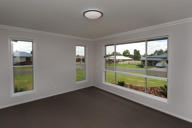 9 Sullivan Crescent, PITTSWORTH QLD 4356, Pittsworth - Thumbnail 3