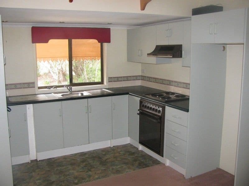 38 South Street, CROWS NEST QLD 4355, Crows Nest - Thumbnail 2