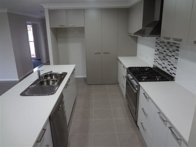 40 Honeyeater Drive, HIGHFIELDS QLD 4352, Highfields - Thumbnail 2
