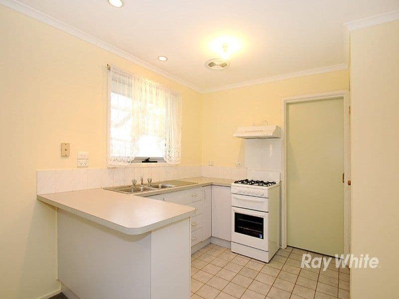 8 Fraser Court, CRANBOURNE NORTH VIC 3977, Cranbourne North - Thumbnail 3