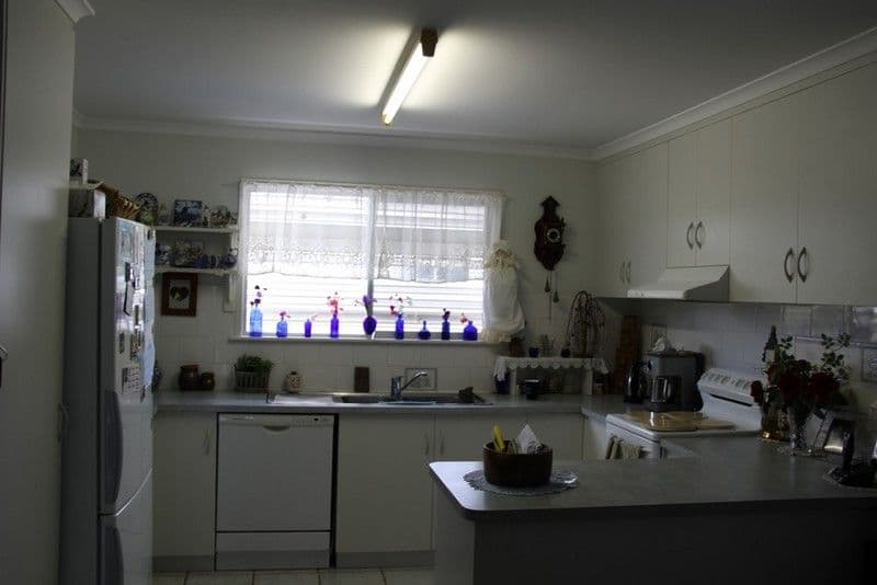25 Alexander Street, BOYNE ISLAND QLD 4680, Boyne Island - Thumbnail 3