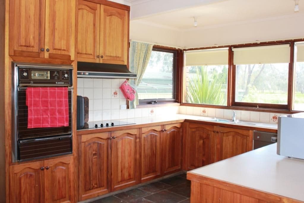 81 Redbank Road, SEYMOUR VIC 3660, Seymour - Thumbnail 2