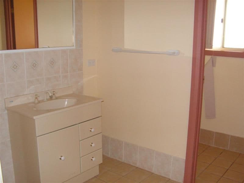 37R Debeaufort Drive, DUBBO NSW 2830, Dubbo - Thumbnail 5
