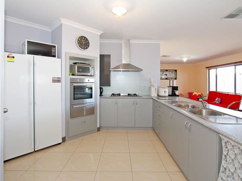 22  Elliot Place, THORNLIE WA 6108, Thornlie - Thumbnail 2