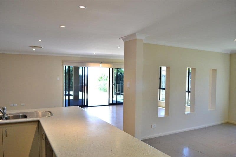 5 Sylvia Close, PACIFIC PINES QLD 4211, Pacific Pines - Thumbnail 5