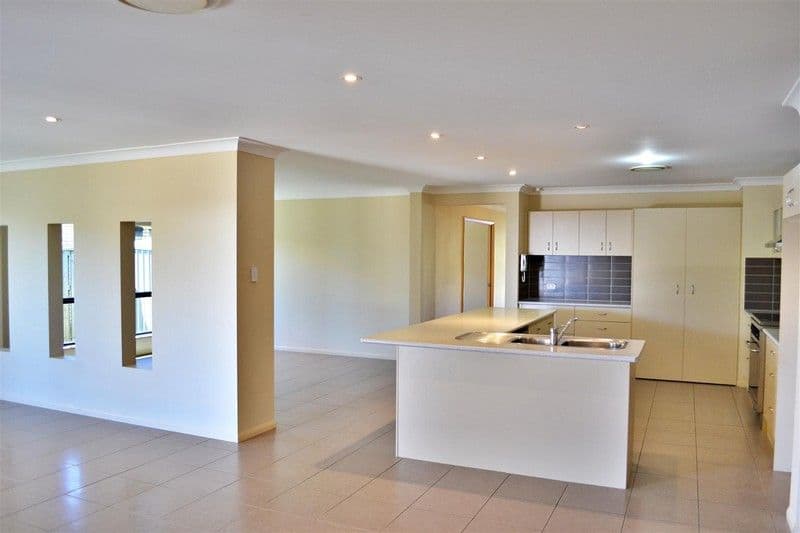5 Sylvia Close, PACIFIC PINES QLD 4211, Pacific Pines - Thumbnail 6