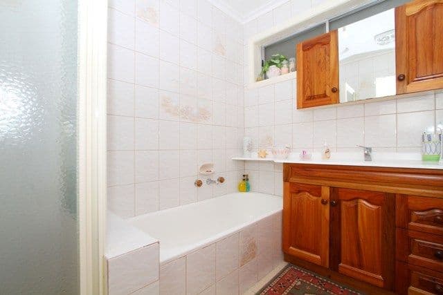 27 Carbora Dale, GREENSBOROUGH VIC 3088, Greensborough - Thumbnail 3