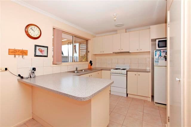 53 Gillingham Crescent, CRAIGIEBURN VIC 3064, Craigieburn - Thumbnail 2