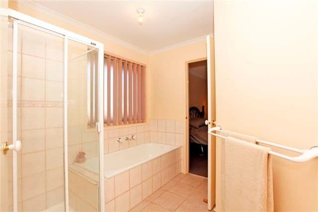 53 Gillingham Crescent, CRAIGIEBURN VIC 3064, Craigieburn - Thumbnail 4