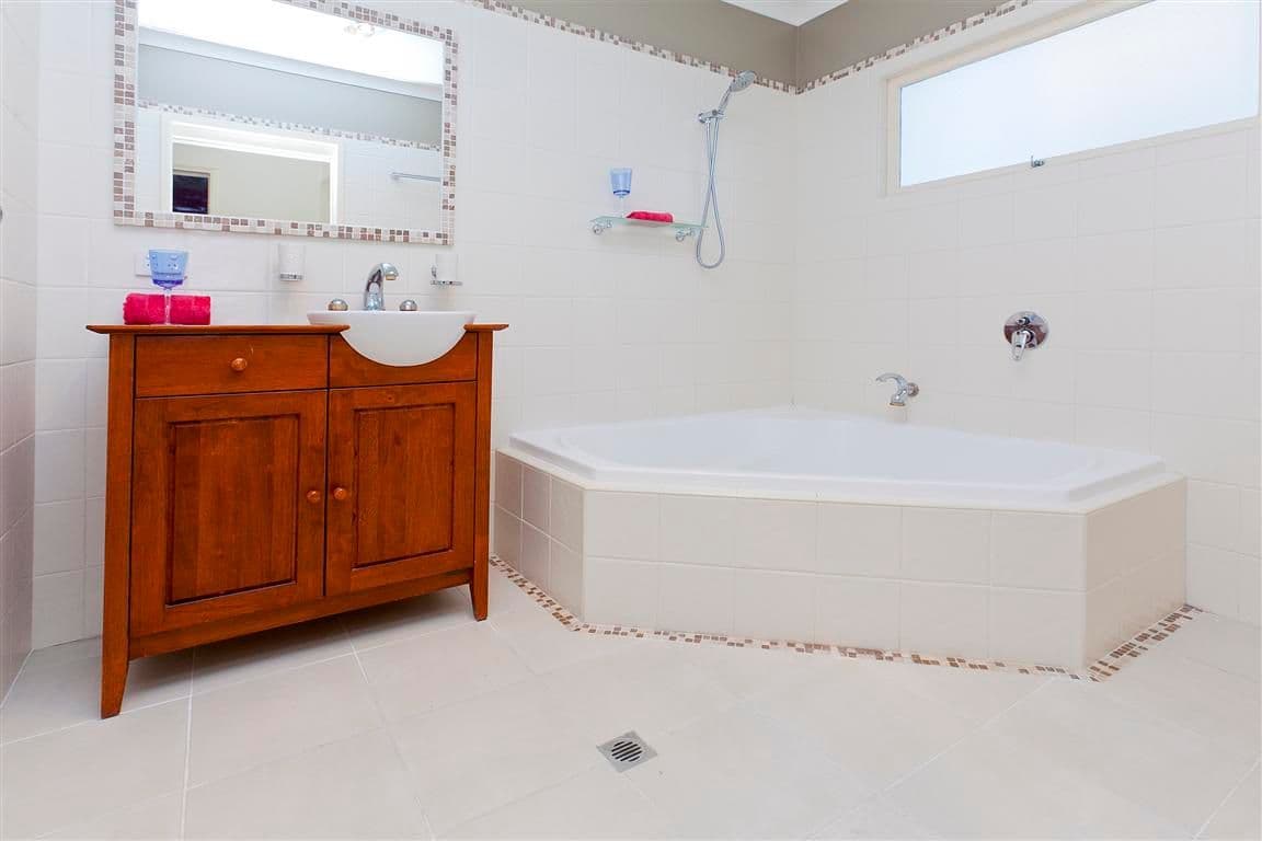 16 Susan Street, GREENSLOPES QLD 4120, Greenslopes - Thumbnail 6
