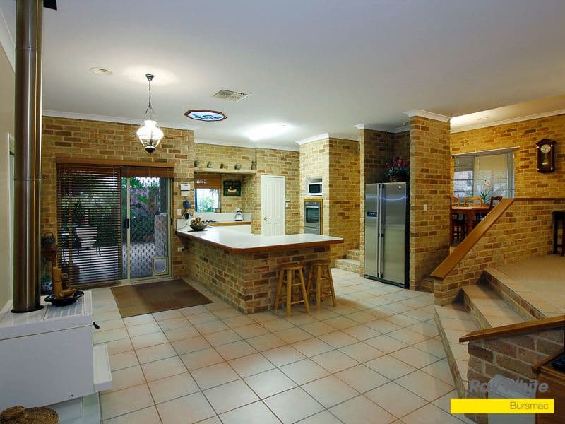 402 Summerlakes Parade, BALLAJURA WA 6066, Ballajura - Thumbnail 2