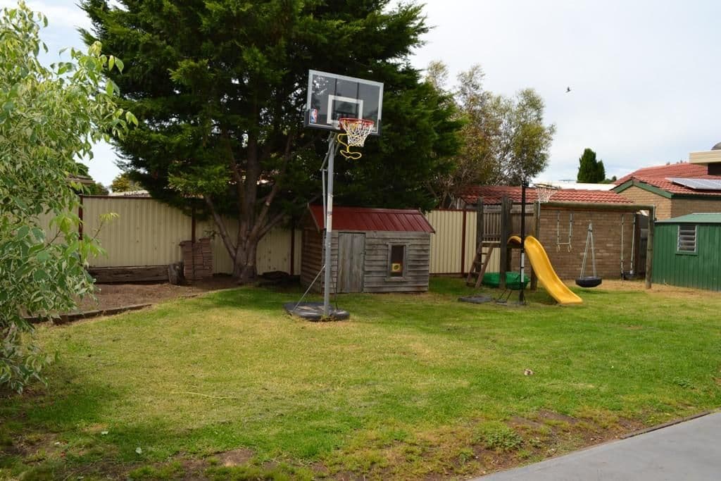 17 Higgins Avenue, SUNBURY VIC 3429, Sunbury - Thumbnail 8