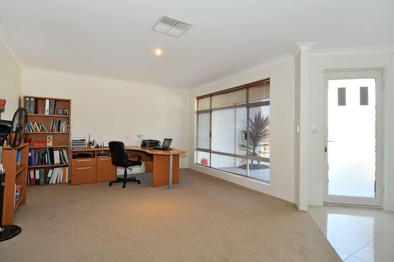 9 Senecio Way, HALLS HEAD WA 6210, Halls Head - Thumbnail 3