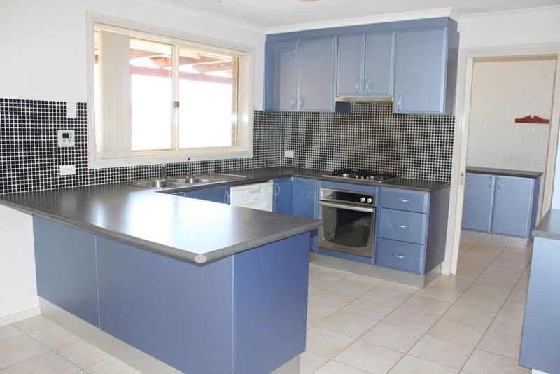 6 Hyland Drive, BUNGENDORE NSW 2621, Bungendore - Thumbnail 2
