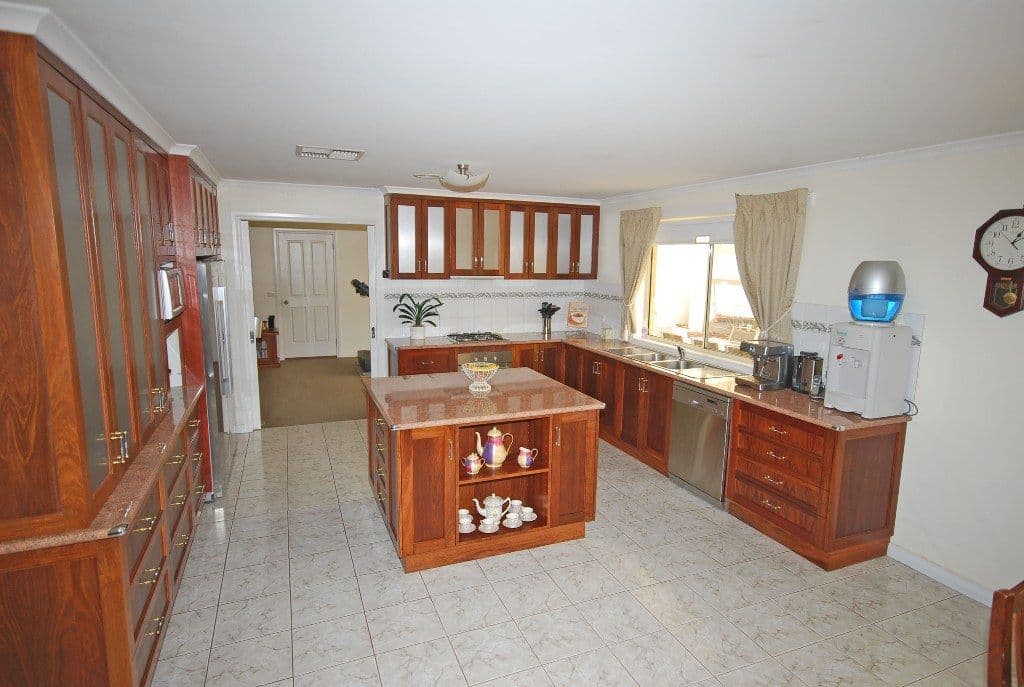 2 Mountview Drive, SEBASTOPOL  Victoria  3356, Australia, Sebastopol - Thumbnail 3