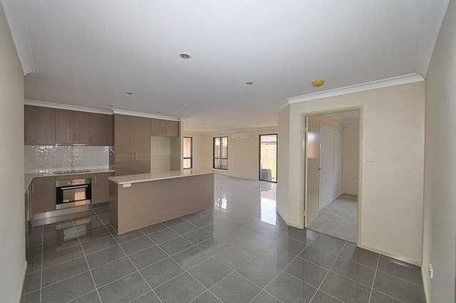 50 Kendalls Road, AVOCA QLD 4670, Avoca - Thumbnail 2