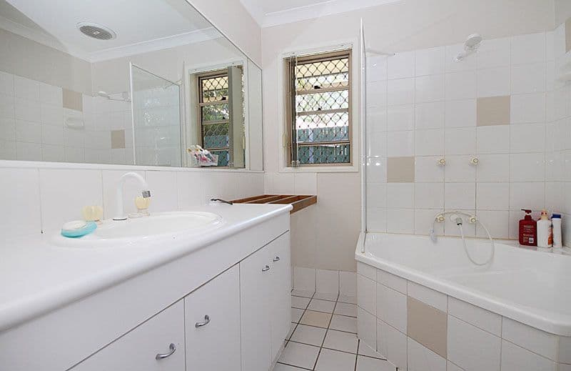 4 LAKESIDE Crescent, FOREST LAKE QLD 4078, Forest Lake - Thumbnail 7