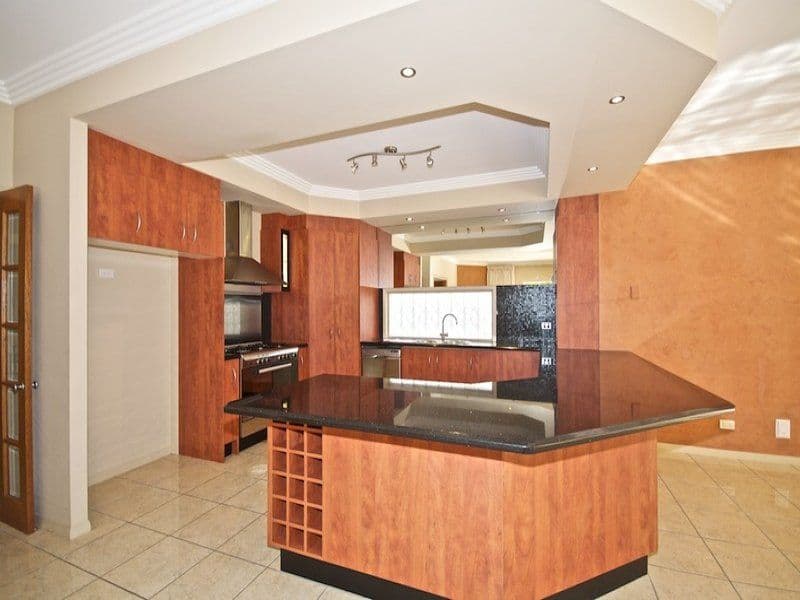 92 Arun Drive, ARUNDEL QLD 4214, Arundel - Thumbnail 2