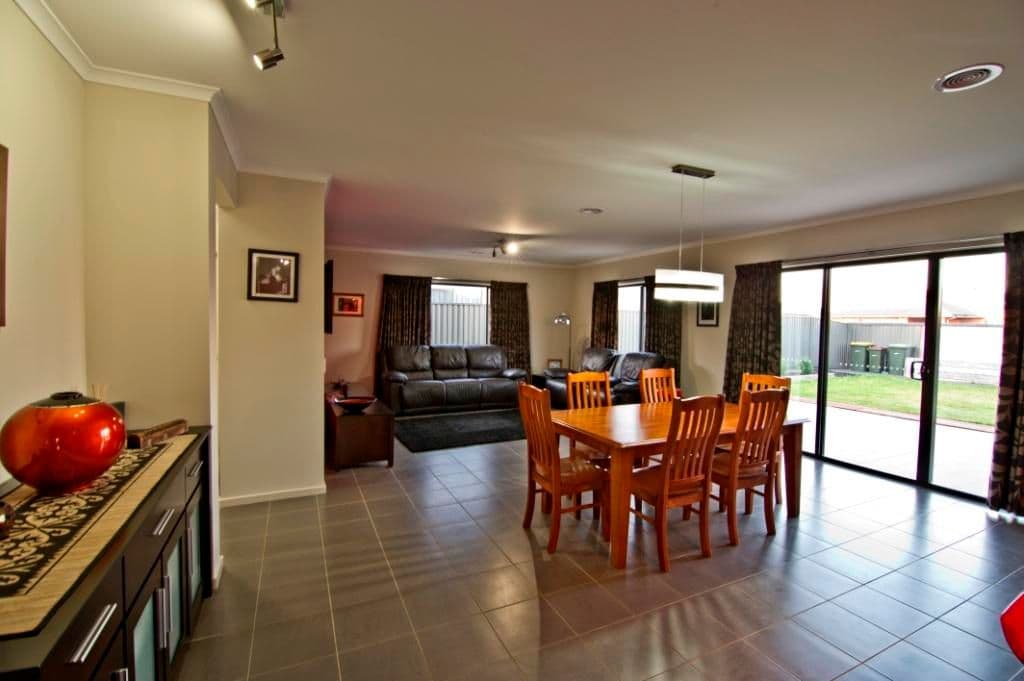 28 Moorhen Drive, LARA VIC 3212, Lara - Thumbnail 4