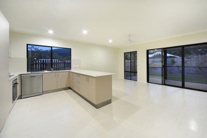 182 Shute Harbour Road, CANNONVALE QLD 4802, Cannonvale - Thumbnail 2
