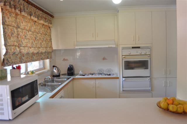 6 Yarcombe Crescent, CRAIGIEBURN VIC 3064, Craigieburn - Thumbnail 4
