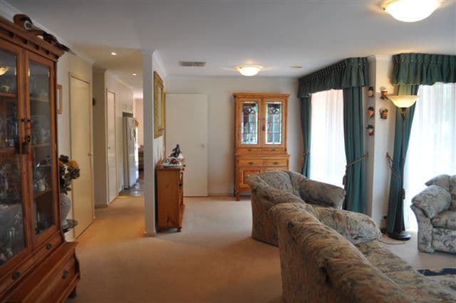 6 Yarcombe Crescent, CRAIGIEBURN VIC 3064, Craigieburn - Thumbnail 5