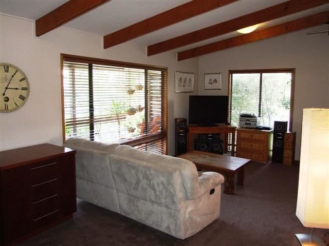 10 Leslie Avenue, COWES VIC 3922, Cowes - Thumbnail 2