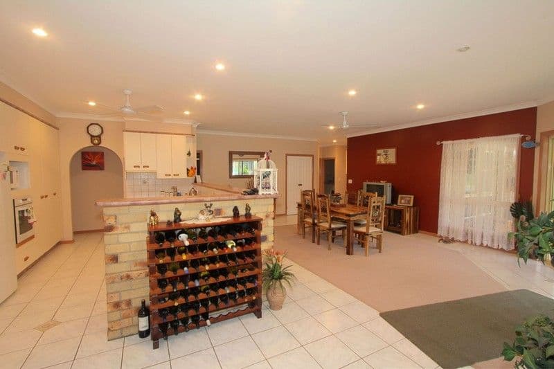12 Chris-Lyn Avenue, SOUTH BINGERA QLD 4670, South Bingera - Thumbnail 4