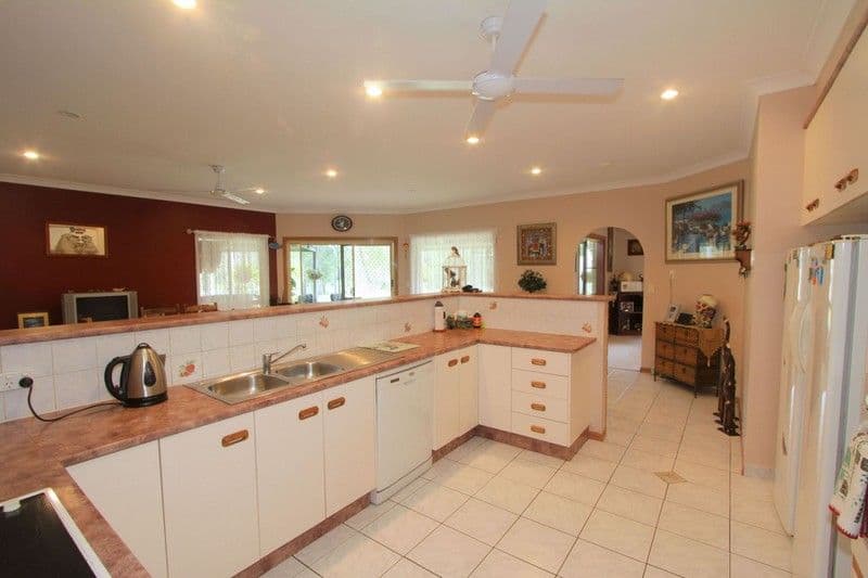 12 Chris-Lyn Avenue, SOUTH BINGERA QLD 4670, South Bingera - Thumbnail 3