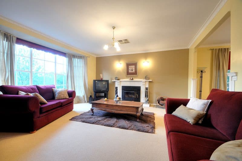22 Larnoo Drive, DONCASTER EAST VIC 3109, Doncaster East - Thumbnail 2