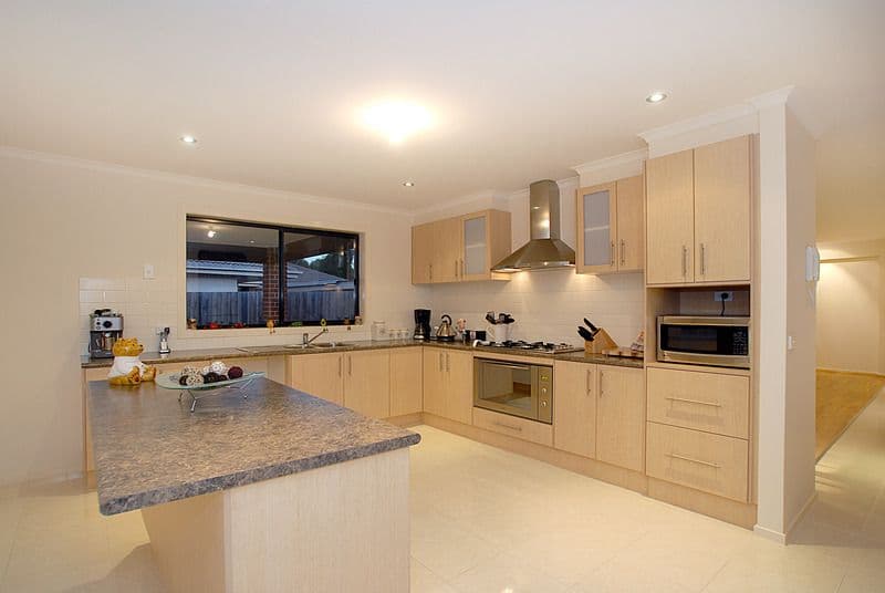 8 Agora Boulevard, FERNTREE GULLY VIC 3156, Ferntree Gully - Thumbnail 2