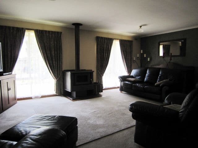 35 Crossen Street, ECHUCA VIC 3564, Echuca - Thumbnail 2