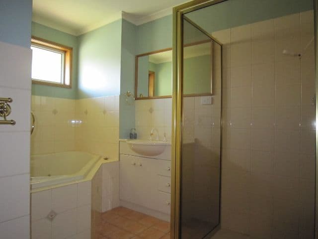 35 Crossen Street, ECHUCA VIC 3564, Echuca - Thumbnail 4