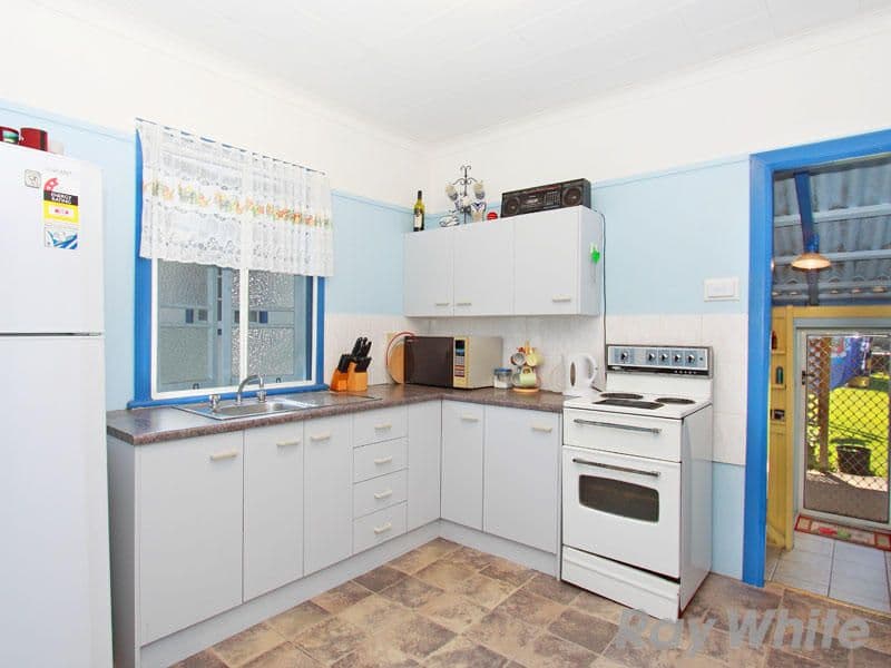 37 Longstaff Street, BRIGHTON QLD 4017, Brighton - Thumbnail 4