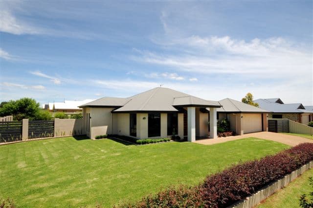 1 Garvan Court, HIGHFIELDS QLD 4352, Highfields - Image 1