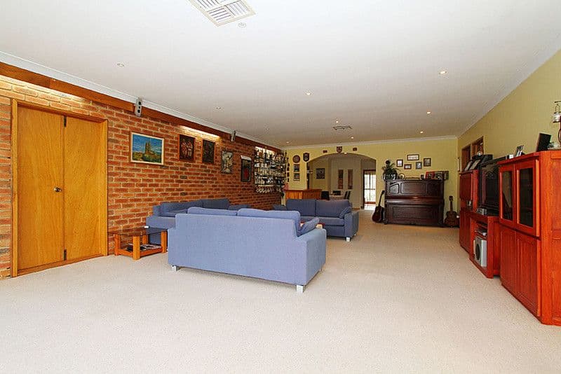 5 Charlton Crescent, RESERVOIR VIC 3073, Reservoir - Thumbnail 3