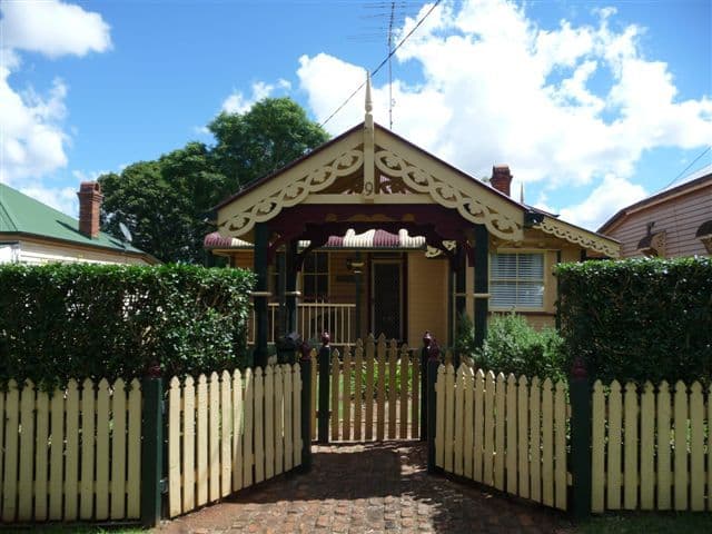 9 Grenier Street, NORTH TOOWOOMBA QLD 4350, North Toowoomba - Thumbnail 2