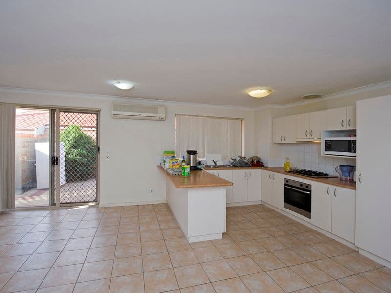 4 Page Avenue, BENTLEY WA 6102, Bentley - Thumbnail 2