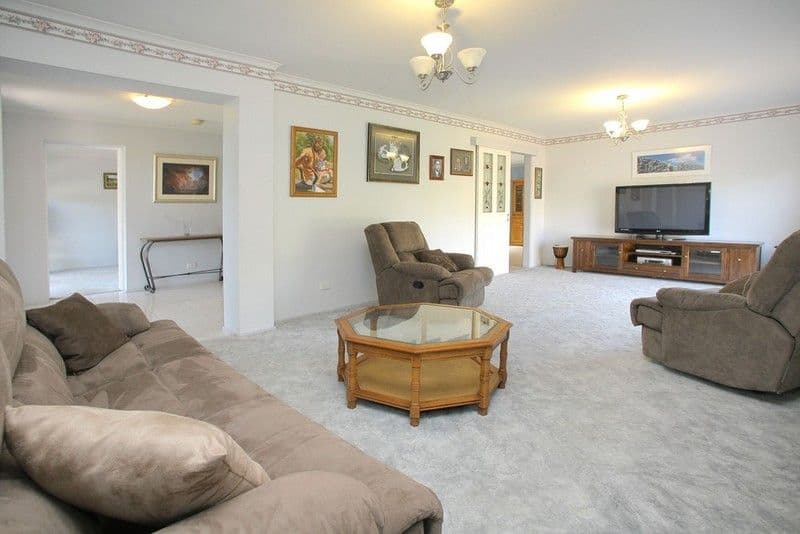 9 Armstrong Drive, ROWVILLE VIC 3178, Rowville - Thumbnail 2