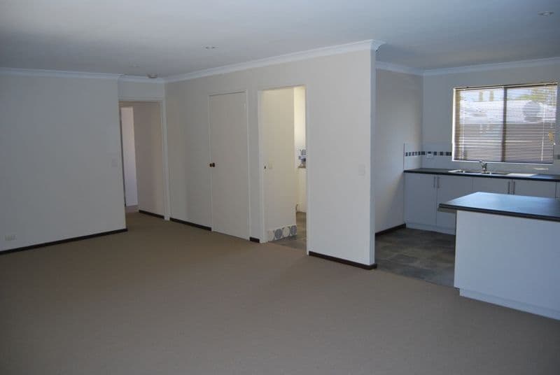 43 Westfield Road, CAMILLO WA 6111, Camillo - Thumbnail 2