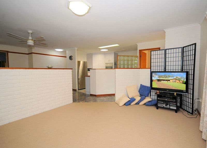 21 Wattlebird Lane, ELI WATERS QLD 4655, Eli Waters - Thumbnail 4